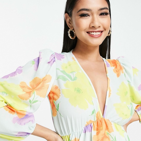 NWOT. ASOS DESIGN floral long sleeve top with peplum hem. Size 4. Spring Top. - Picture 3 of 4